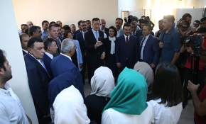 Bakan Selçuk, Suriyeli öğrencilerden "Türkiyem" şarkısını dinledi