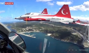 Türk Yıldızları'ndan İstanbul Boğazı'nda gösteri