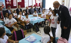 Bakanlar, TRT Genel Müdürü ve öğrenciler trafik dersinde buluştu