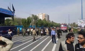 İran'da askeri geçiş töreninde terör saldırısı