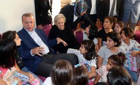 Cumhurbaşkanı Erdoğan, Kasımpaşa Çocuk Evleri Sitesi'ni ziyaret etti