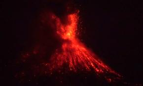 Endonezya'daki Anak Krakatau volkanı faaliyete geçti