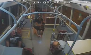 Otobüsteki yolcu maganda kurşunuyla yaralandı