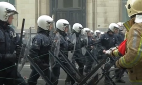 Belçika polisinden kamu çalışanlarının protestosuna orantısız güç