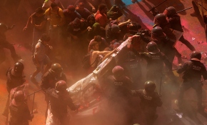 İspanya'da Katalan ayrılıkçıların protestosuna polisten sert müdahale