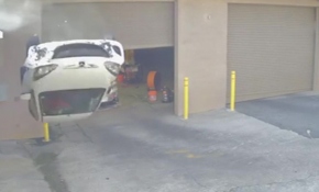 Aracın kontrolünü yitirdi, otoparkın bir alt katına uçtu