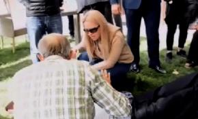 Bakan Pakdemirli'nin eşinden fenalaşan vatandaşa ilk yardım