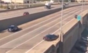 ABD polisi kovaladığı şüpheliye arabayla çarptı