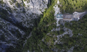 450 metre yükseklikteki cam terasa büyük ilgi