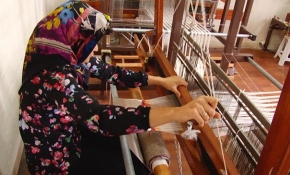 Fabrika üretimine yenilen Lefke bezi yeniden dokunuyor