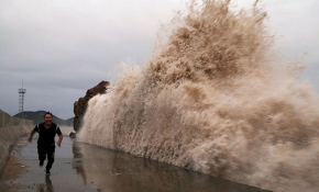 Dünya tayfun ve selle mücadele ediyor