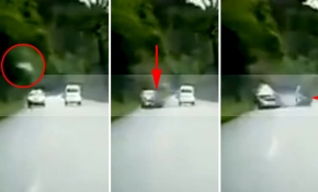 Dağdan kopan kaya parçası seyir halindeki aracın üzerine düştü