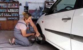 "Yapamazsın" diyenlere aldırmadı, sanayi sitesinde oto boyacısı oldu