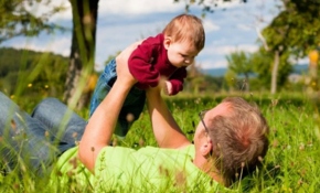 Çocukları aşırı övmek kötü sonuçlara neden oluyor