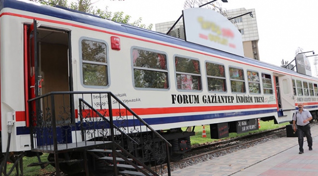 Gaziantep'te 1978 model iki yolcu vagonu mağazaya dönüştürüldü