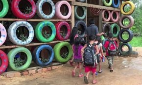 Kamboçya'nın geri dönüşüm okulu: Coconut School