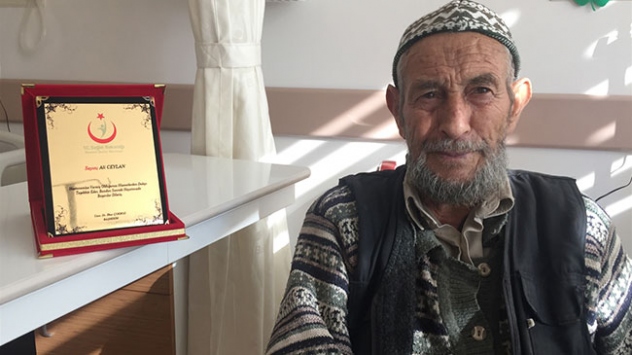 Hastaneye bağışladığı cihazlarla şifa buldu
