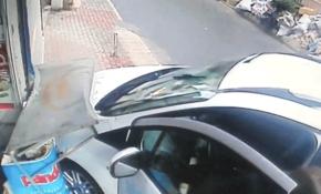 Otomobil kullanmayı öğrenen genç kız markete girdi