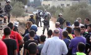 İsrail Batı Şeria'da öğrencilere gerçek mermilerle saldırdı