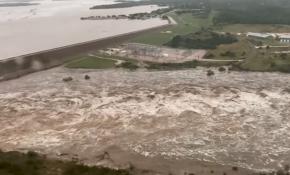 Teksas'ta sel nedeniyle nehir taştı