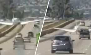 ABD'de uçak otoyola indi