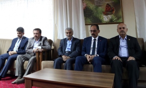 Cumhurbaşkanlığı Sözcüsü Kalın'dan Karakoç ailesine taziye ziyareti