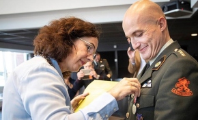 Hollanda'da gazi torunu Türk'e kahramanlık ödülü