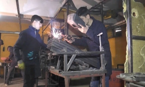 Muş'ta lise öğrencileri okul malzemeleri üretiyor