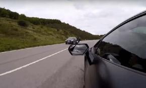 Lüks otomobil ile motosikletin yarışı facia ile sonuçlanıyordu