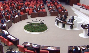 Meclis'teki tüm konuşmalar stenograflar tarafından kaydediliyor