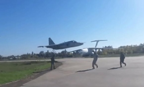 Ukrayna'da alçak irtifadan uçan uçak pisti teğet geçti