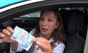 Dolandırılan taksici kadın gözyaşlarına boğuldu