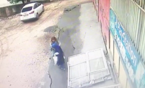 Kaldırım çöktü, doktor ve hemşire göçüğe böyle düştü