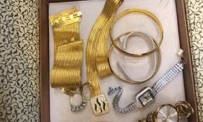 Suriyeli kızın bulduğu altın dolu kutu sahibine teslim edildi