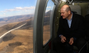 Bakan Soylu Türkiye-İran sınırında yapımı süren güvenlik duvarını inceledi