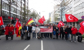 Almanya'da Türk çocukların hakları için gösteri