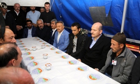 İçişleri Bakanı Süleyman Soylu'dan şehit ailesine ziyaret