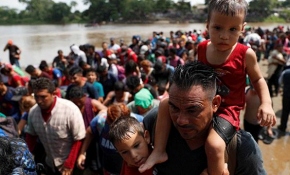 Pentagon'dan Meksika sınırına 5 bin 200 asker sevkiyatı