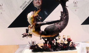 Paris'teki fuarda çikolatadan elbiseler yoğun ilgi gördü