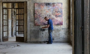 İngiliz sanatçı terk edilmiş binaları resimleriyle yeniden canlandırıyor