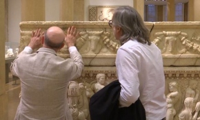 Lübnan'da görme engelliler müzeyi dokunarak keşfediyor