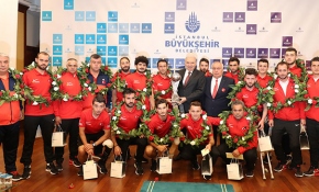 İstanbul Büyükşehir Belediyesinden Ampute Futbol Milli Takımı'na ödül
