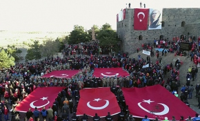 93 Harbi'nin yıl dönümünde binlerce insan "ecdada saygı" için yürüdü