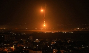 Gazze bombardıman altında kendini savunmaya çalışıyor