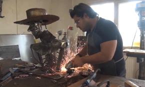 Üniversite öğrencisi hurda malzemeleri sanat eserine dönüştürüyor