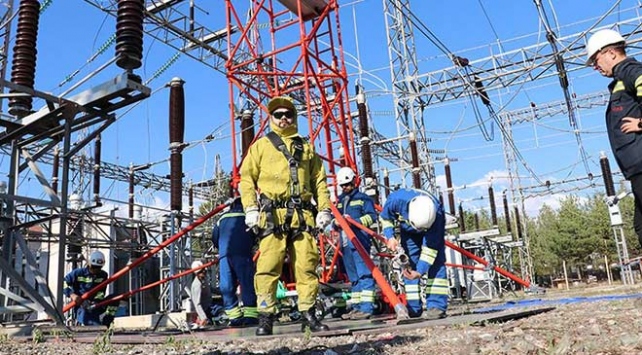 Kesintisiz enerjiyi 400 bin volta dokunarak veriyorlar