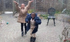 Kanada'ya yerleşen Afrikalı kardeşlerin ilk kar sevinci