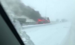 Kazaya karışan kamyon böyle patladı