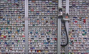 Eczane robotu ile raflarda ilaç arama dönemi tarih oluyor