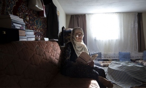 Doğayla iç içe yaşayan Afife Küçükbenli'nin kitap aşkı